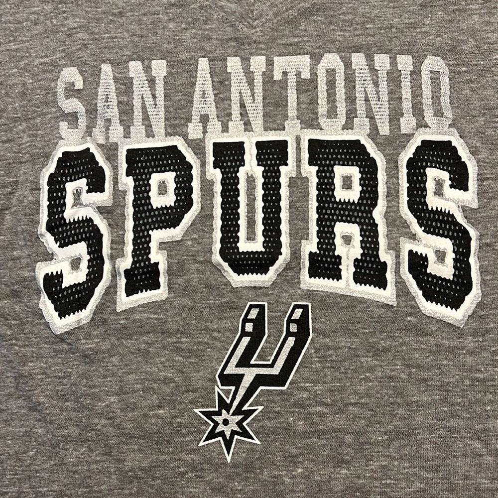 San Antonio SPURS graphic tee in ladies Small